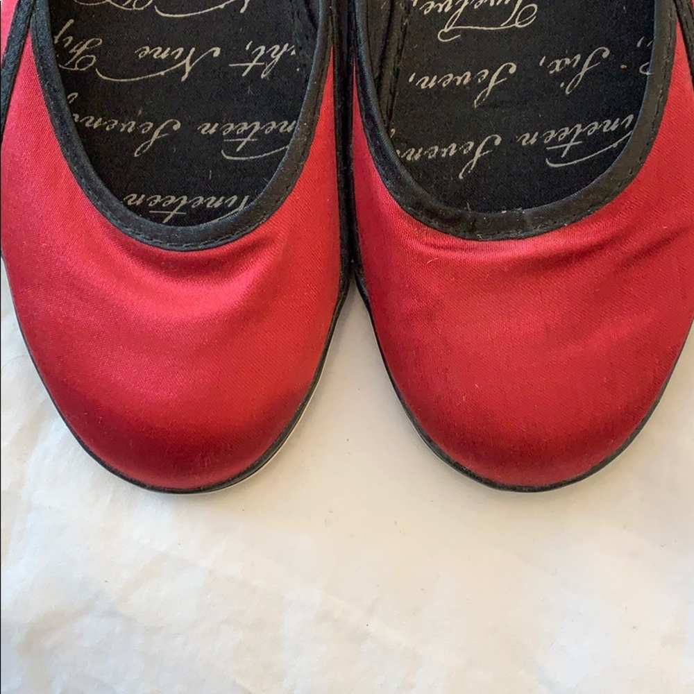 Red satin flats with black trim - Picture 6 of 7